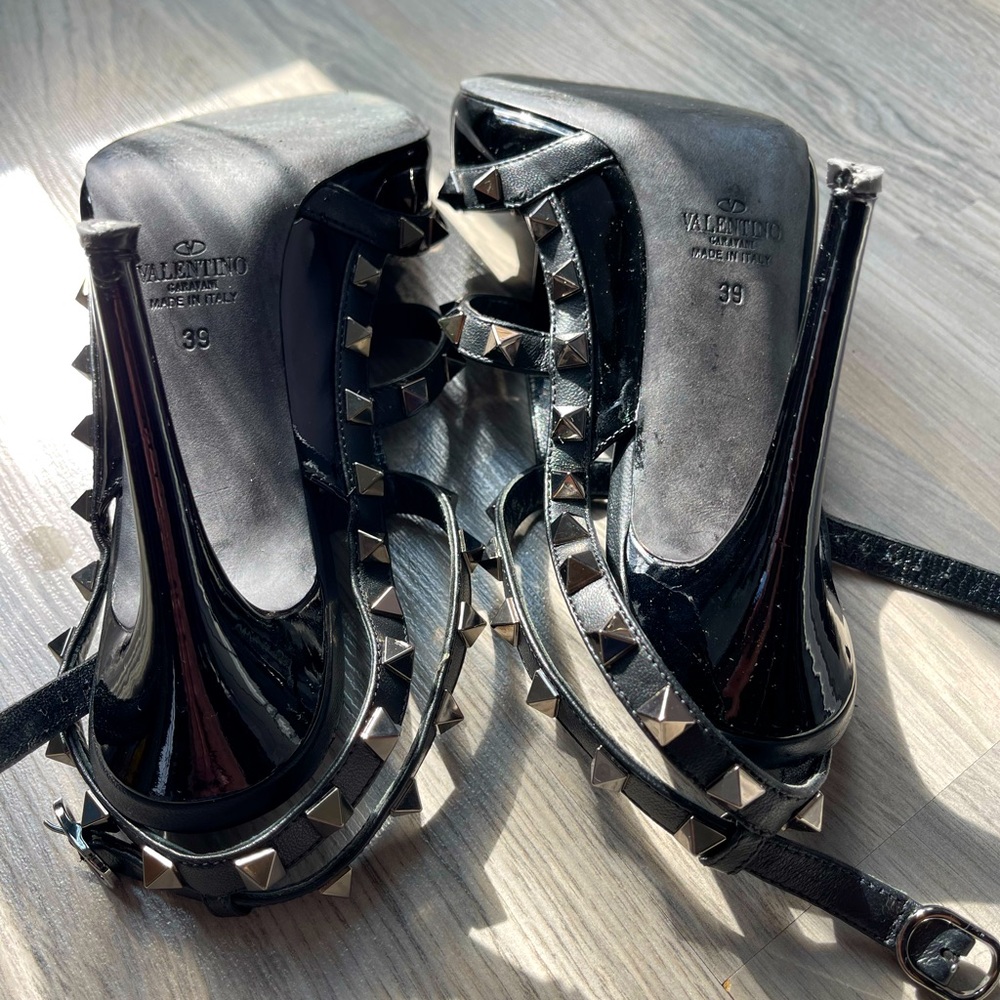 Valentino black heels size 8.
